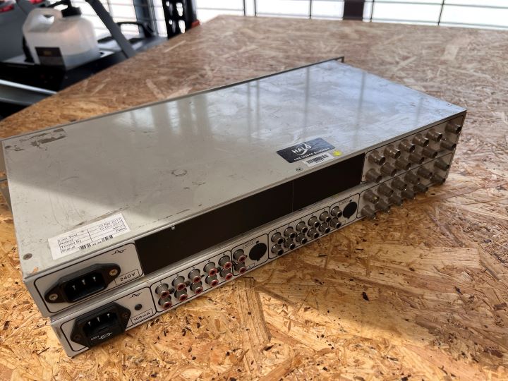 2x DVC Vada 10C BNCAudio Splitters